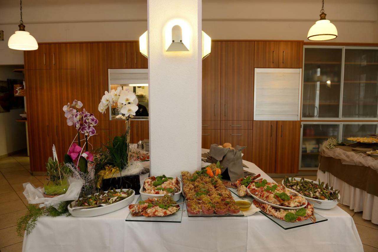ואראצה Hotel Ristorante Milton מראה חיצוני תמונה